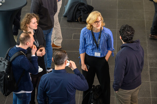 Short exchange before the workshop starts
