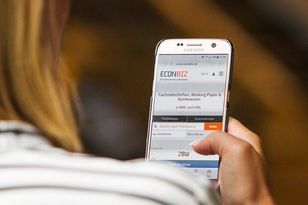 Using EconBiz on a mobile device