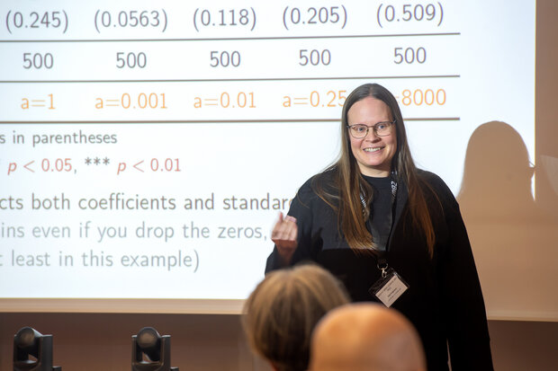 Essi Kujansuu (University of Turku) in the plenary session with discussion on robustness and reproducibility of empirical results