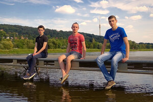 Das Gewinner-Team: Simon Kurtenbach, Sebastian Mitte und Tim Schwarzbach vom Martin-Anderson-Nexö-Gymnasium Dresden (v.l.n.r.) Das Gewinner-Team: Simon Kurtenbach, Sebastian Mitte und Tim Schwarzbach vom Martin-Anderson-Nexö-Gymnasium Dresden (v.l.n.r.)
