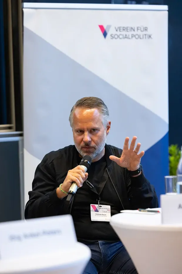 Andreas Peichl (ifo Zentrum für Finanzwissenschaft, ifo Institut – Leibniz-Institut für Wirtschaftsforschung und Ludwig-Maximilians-Universität München)