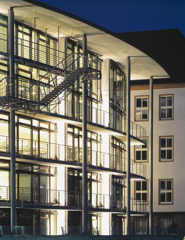 ZBW Kiel exterior view by night